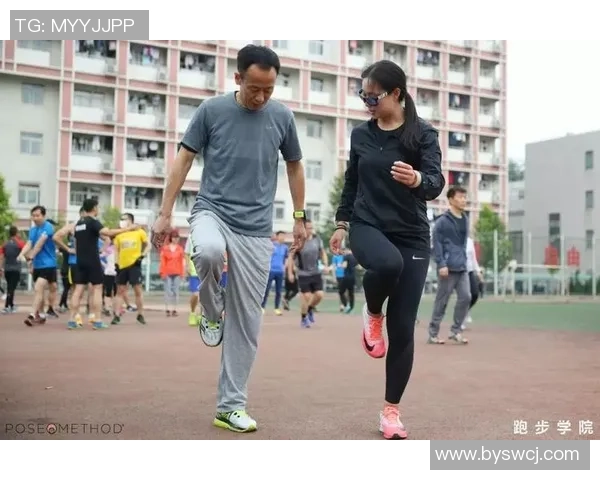 模仿足球明星跑姿提升运动表现的技巧与训练方法分享 模仿足球明星跑姿提升运动表现的技巧与训练方法分享